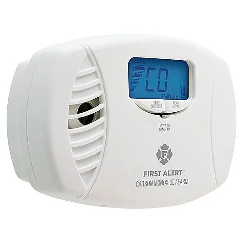 First Alert 1039746 Plug-in CO Alarm with Battery Backup and Digital Display