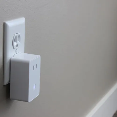 Qolsys QZ2140-840 IQ Dimmer Plug in Lamp Module, Z-Wave Repeater