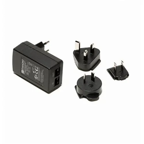 FLIR T911183 Gigabit PoE injector 16W with Multi Plugs